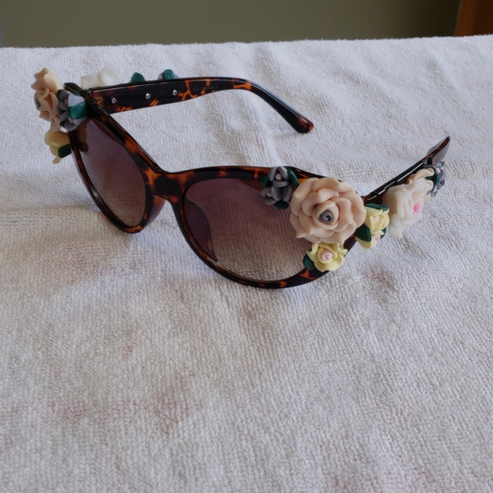 Flower Sunglasses - image 2